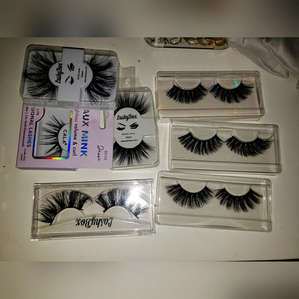 Eyelashes - Picture 1 of 1